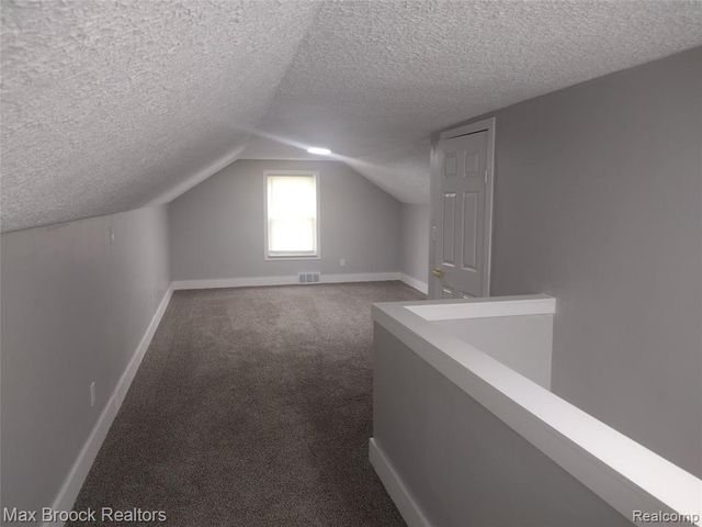 19925 Saxton Avenue, Southfield, MI 48075