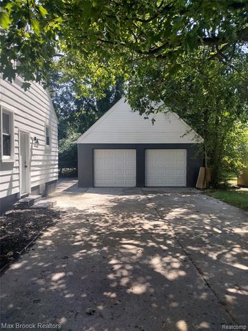 19925 Saxton Avenue, Southfield, MI 48075