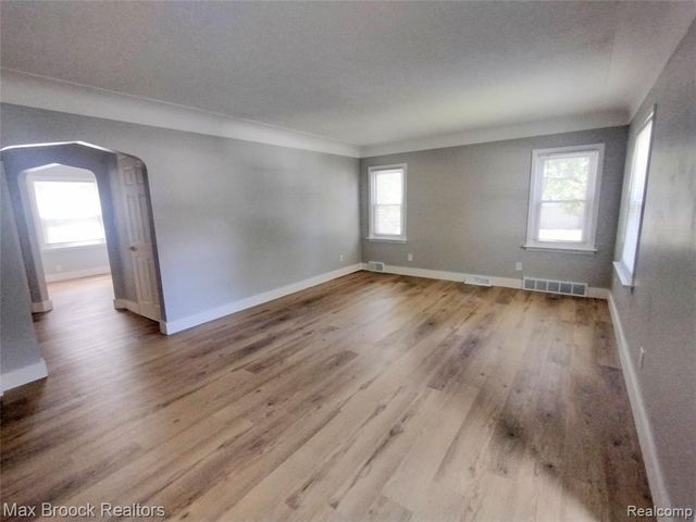 19925 Saxton Avenue, Southfield, MI 48075