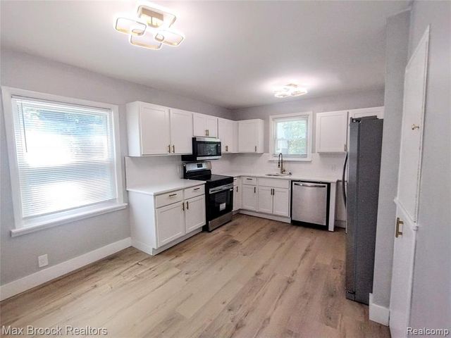 19925 Saxton Avenue, Southfield, MI 48075