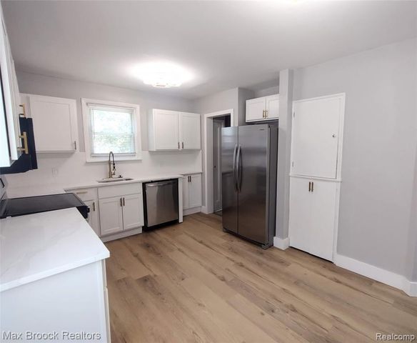 19925 Saxton Avenue, Southfield, MI 48075