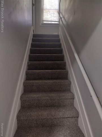19925 Saxton Avenue, Southfield, MI 48075