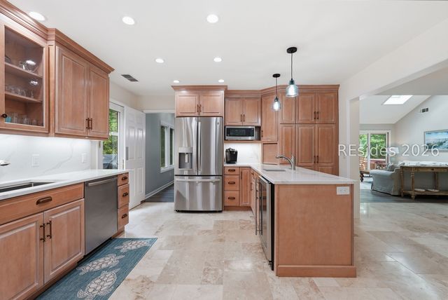 8 Pine Ct, Hilton Head Island, SC 29928