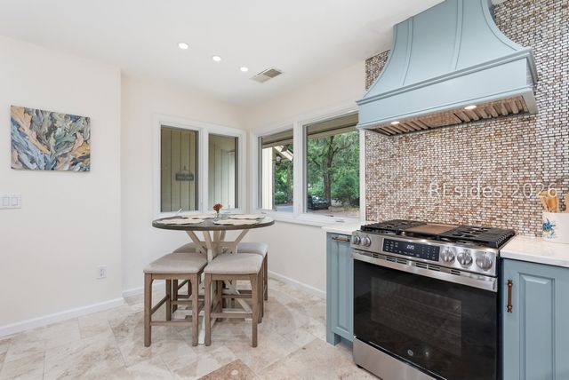 8 Pine Ct, Hilton Head Island, SC 29928