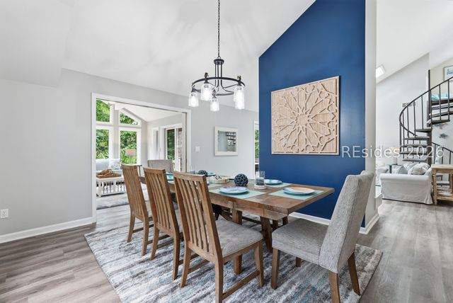 8 Pine Ct, Hilton Head Island, SC 29928