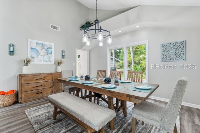 8 Pine Ct, Hilton Head Island, SC 29928