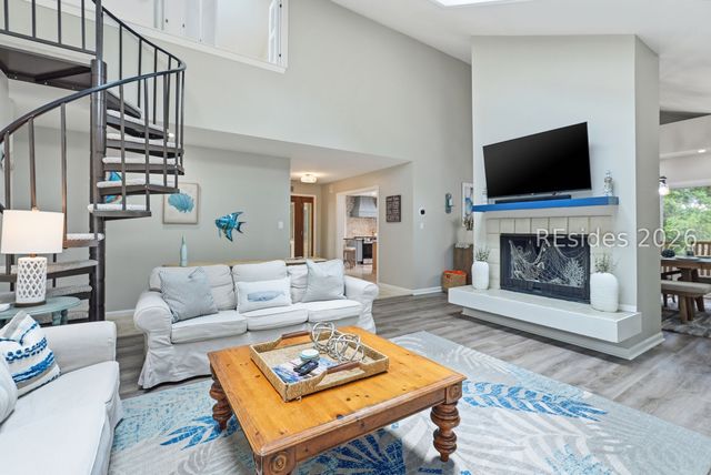 8 Pine Ct, Hilton Head Island, SC 29928