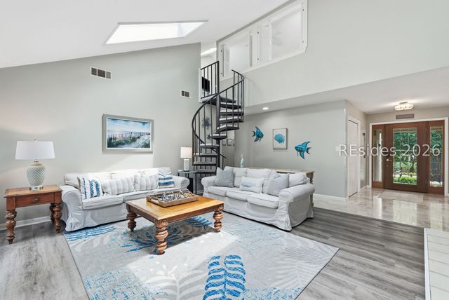 8 Pine Ct, Hilton Head Island, SC 29928