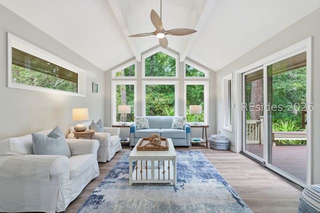 8 Pine Ct, Hilton Head Island, SC 29928