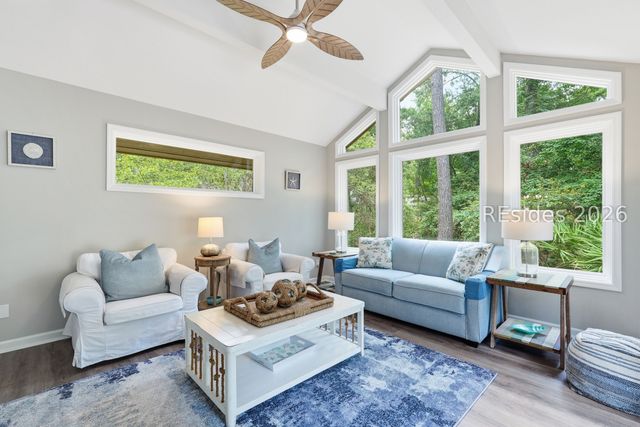 8 Pine Ct, Hilton Head Island, SC 29928