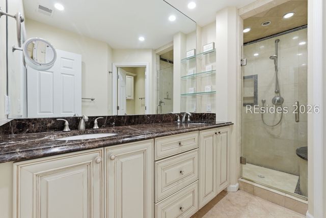 8 Pine Ct, Hilton Head Island, SC 29928