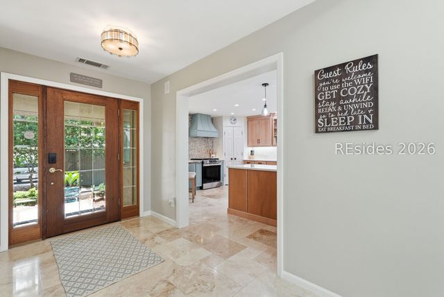 8 Pine Ct, Hilton Head Island, SC 29928