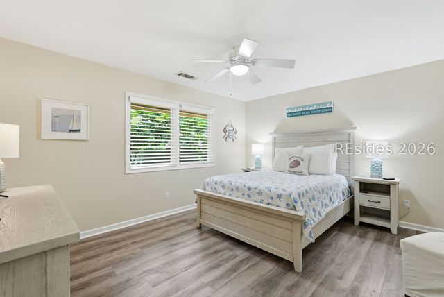 8 Pine Ct, Hilton Head Island, SC 29928