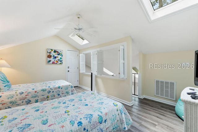 8 Pine Ct, Hilton Head Island, SC 29928