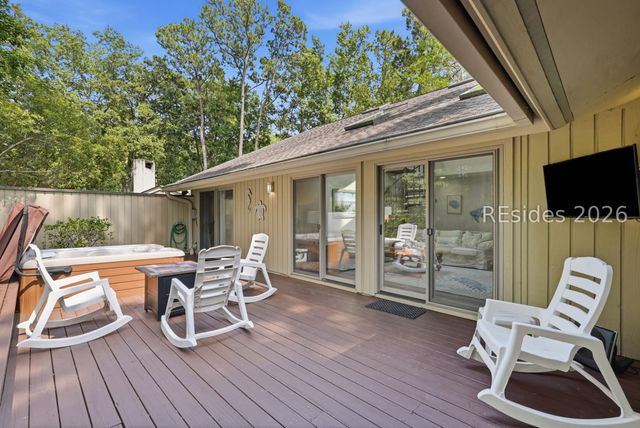 8 Pine Ct, Hilton Head Island, SC 29928