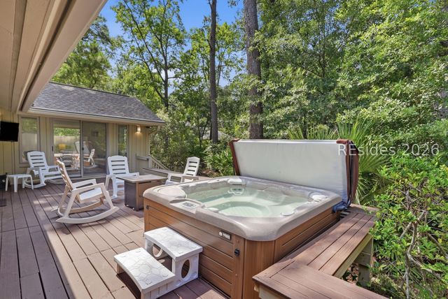 8 Pine Ct, Hilton Head Island, SC 29928