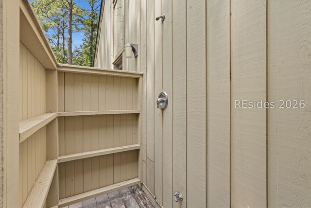 8 Pine Ct, Hilton Head Island, SC 29928