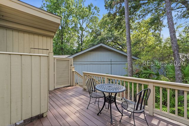 8 Pine Ct, Hilton Head Island, SC 29928