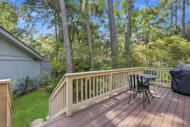 8 Pine Ct, Hilton Head Island, SC 29928