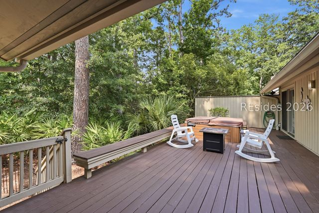 8 Pine Ct, Hilton Head Island, SC 29928