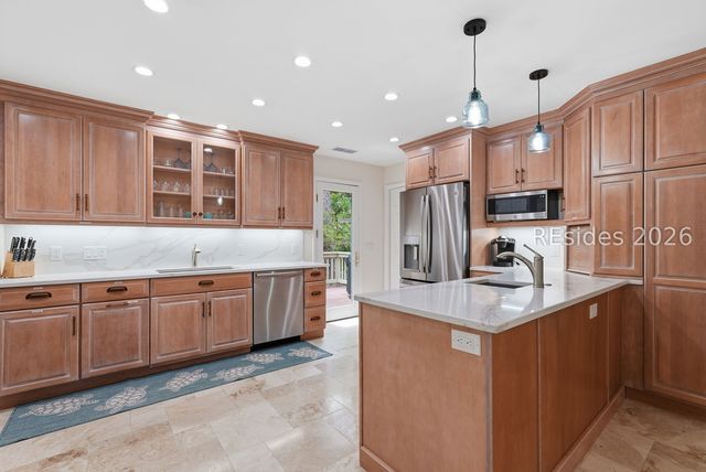 8 Pine Ct, Hilton Head Island, SC 29928