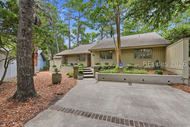 8 Pine Ct, Hilton Head Island, SC 29928