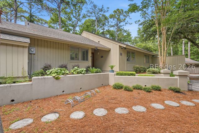 8 Pine Ct, Hilton Head Island, SC 29928