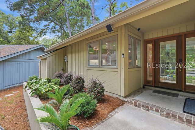 8 Pine Ct, Hilton Head Island, SC 29928