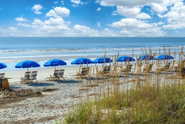 8 Pine Ct, Hilton Head Island, SC 29928