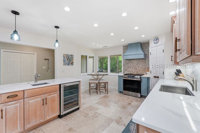 8 Pine Ct, Hilton Head Island, SC 29928