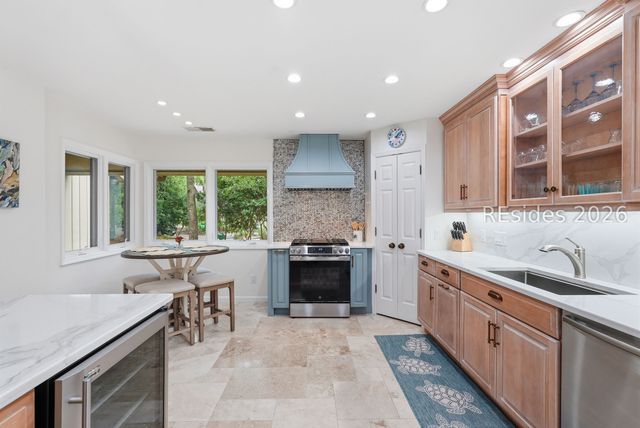 8 Pine Ct, Hilton Head Island, SC 29928