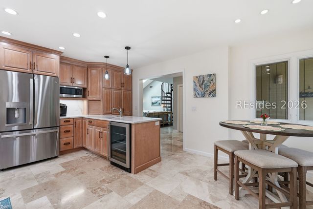 8 Pine Ct, Hilton Head Island, SC 29928