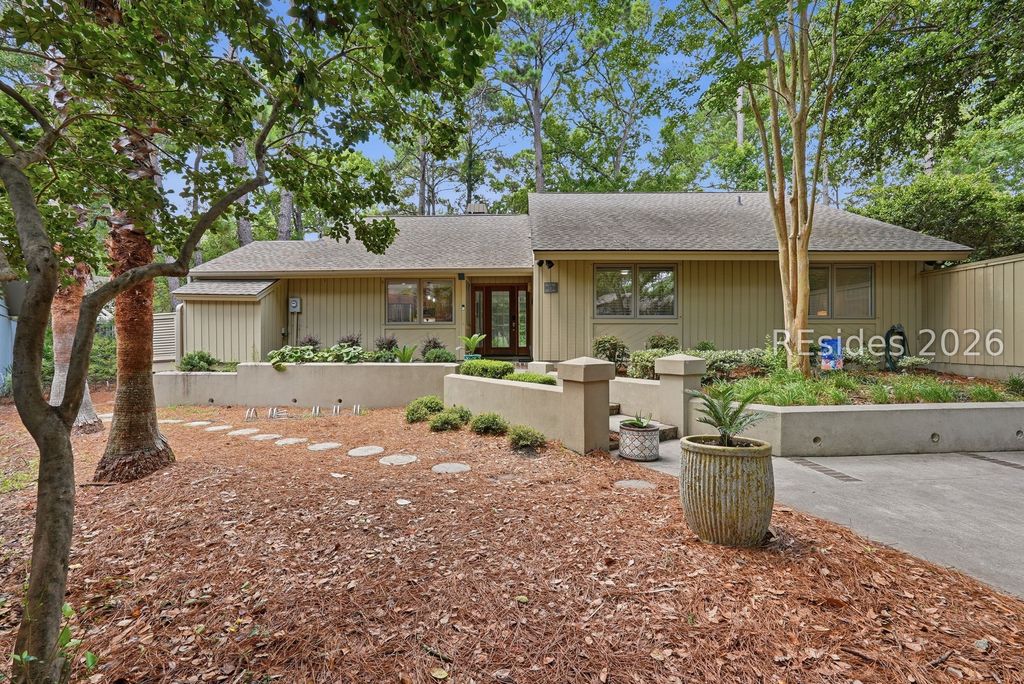 8 Pine Ct, Hilton Head Island, SC 29928