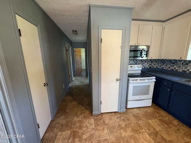 8126 Adams Street, Sneads, FL 32460