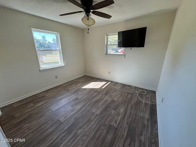 8126 Adams Street, Sneads, FL 32460