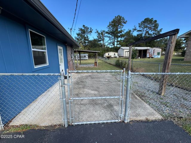 8126 Adams Street, Sneads, FL 32460