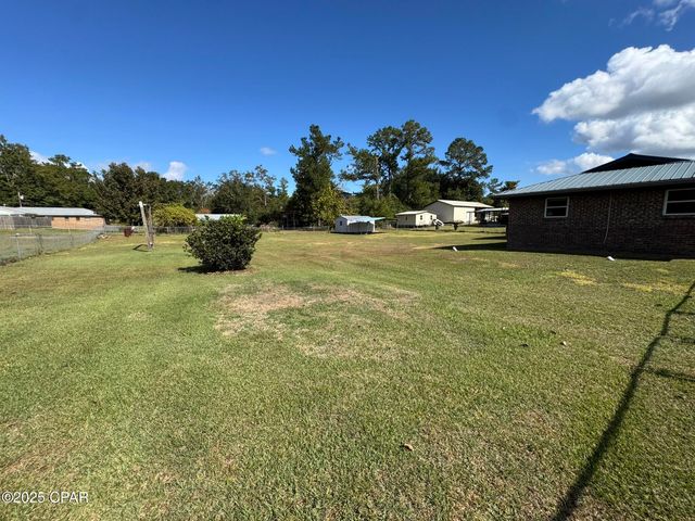 8126 Adams Street, Sneads, FL 32460