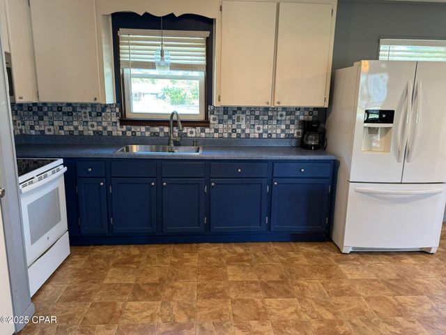 8126 Adams Street, Sneads, FL 32460