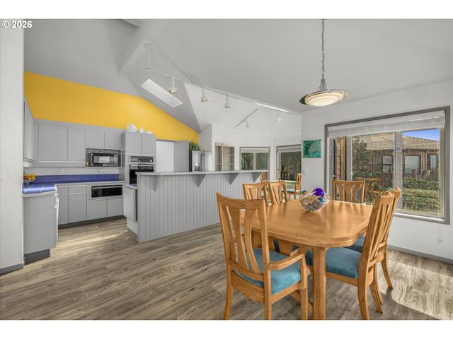 275 SALISHAN Dr, Gleneden Beach, OR 97388