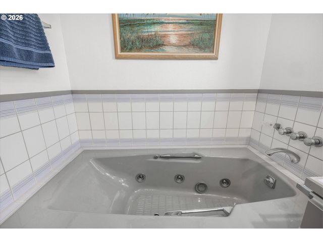 275 SALISHAN Dr, Gleneden Beach, OR 97388