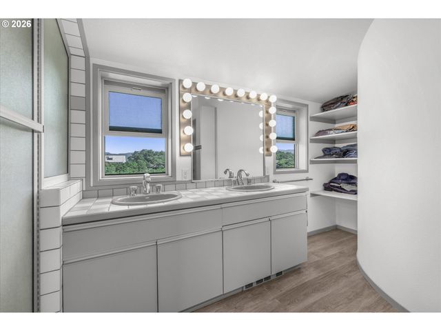 275 SALISHAN Dr, Gleneden Beach, OR 97388