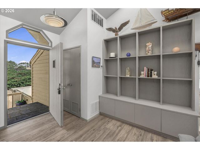 275 SALISHAN Dr, Gleneden Beach, OR 97388