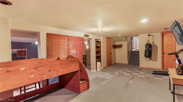 8524 Sleepy Hollow Drive NE, Howland, OH 44484