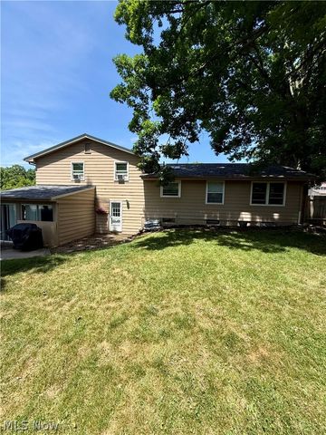 8524 Sleepy Hollow Drive NE, Howland, OH 44484
