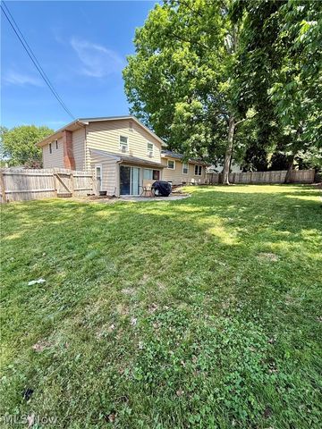 8524 Sleepy Hollow Drive NE, Howland, OH 44484