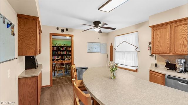 8524 Sleepy Hollow Drive NE, Howland, OH 44484