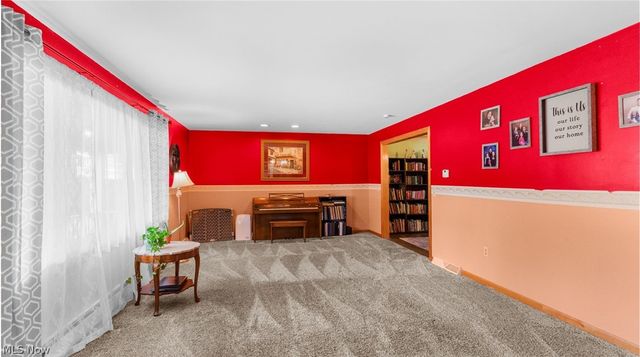 8524 Sleepy Hollow Drive NE, Howland, OH 44484