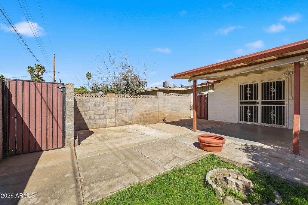 Image 40 of property listing at 6708 N 41ST Lane, Phoenix, AZ 85019