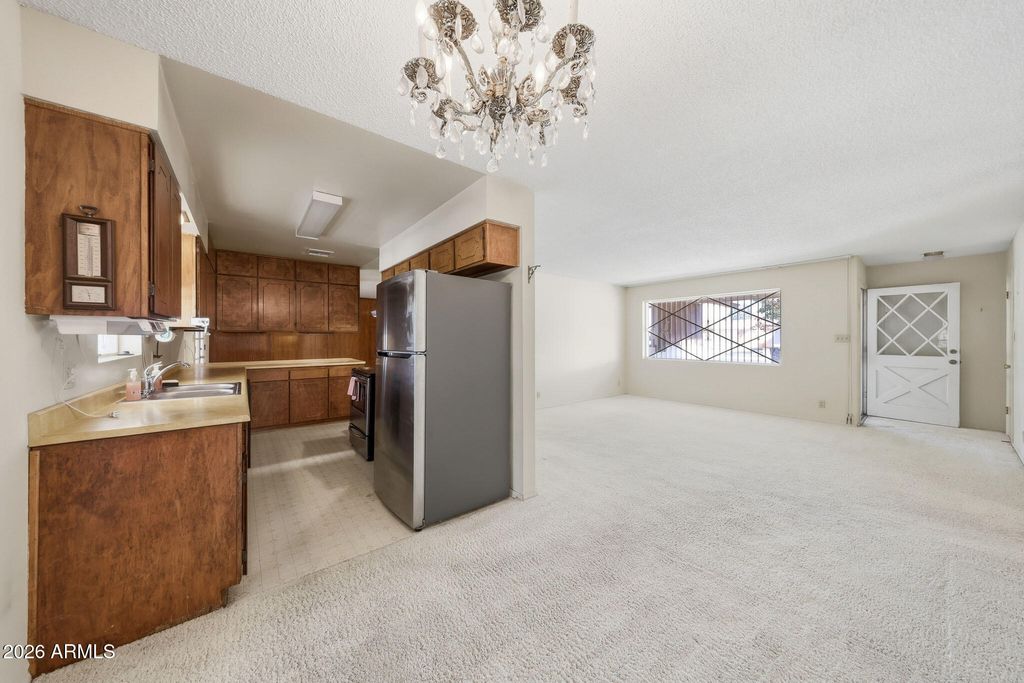 Image 5 of property listing at 6708 N 41ST Lane, Phoenix, AZ 85019