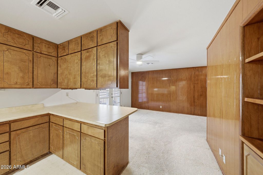 Image 8 of property listing at 6708 N 41ST Lane, Phoenix, AZ 85019